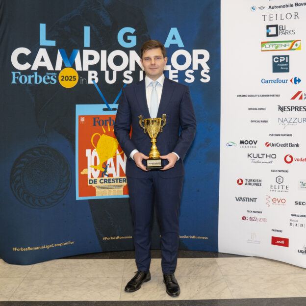 Anca Vlad Alexandru Vlad, Președintele Grupului Fildas-Catena, a ridicat trofeul pentru performanțele grupului la Gala Forbes – Liga Campionilor în Business 2025
